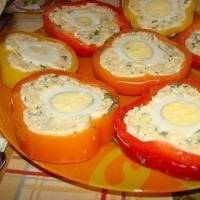 Перец с сырной начинкой и яйцом