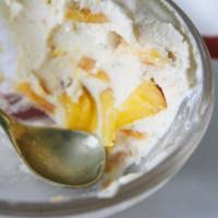 Творожное мороженое с персиком