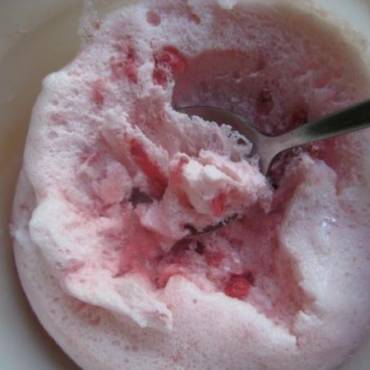Клубнично-белковое мороженое