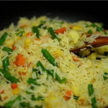 Ароматный рис с овощами