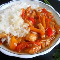 Вкуснейший рецепт на ужин: курица в кисло-сладком соусе с рисом