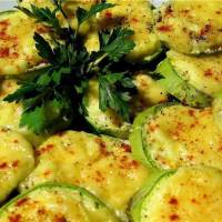 Кабачки запеченные с сыром и чесноком