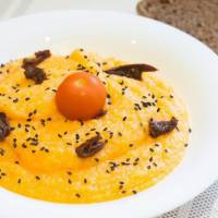 Суп-пюре из тыквы с капустой, морковью и сушеными помидорами