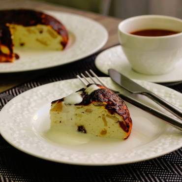 Творожная запеканка с яблоками и без муки в мультиварке