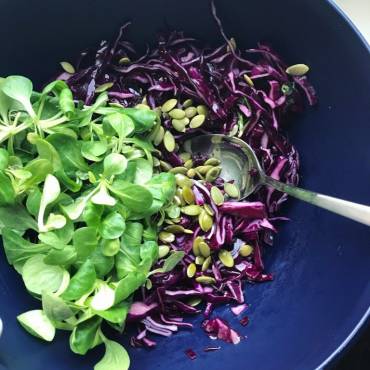 диетический салат из краснокочанной капусты